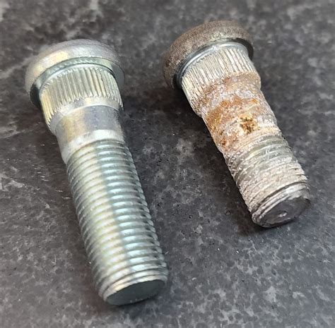 Broken Stud / Lugs 